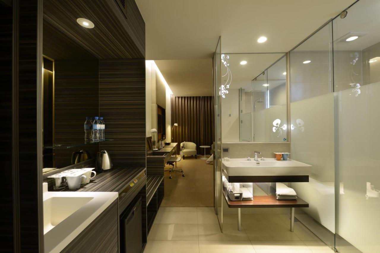 Golden Tulip Glory Fine Hotel Tainan Exterior foto